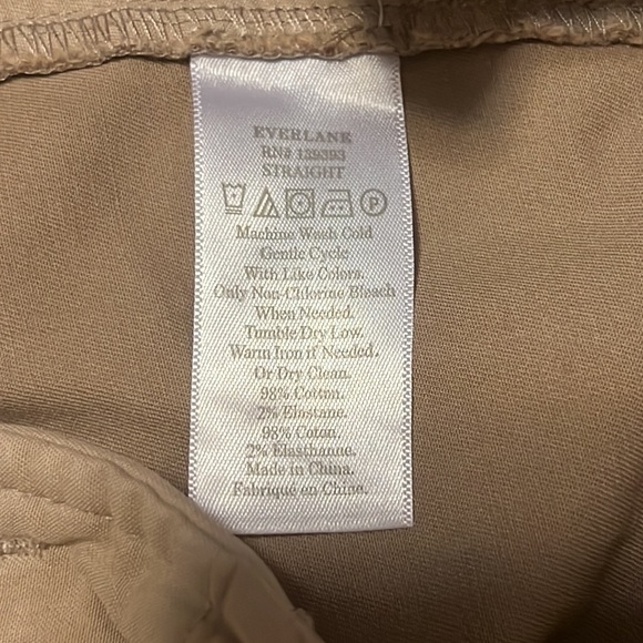 Everlane Straight leg khakis in 28 x 32. Excellent like new condition. - Picture 5 of 5